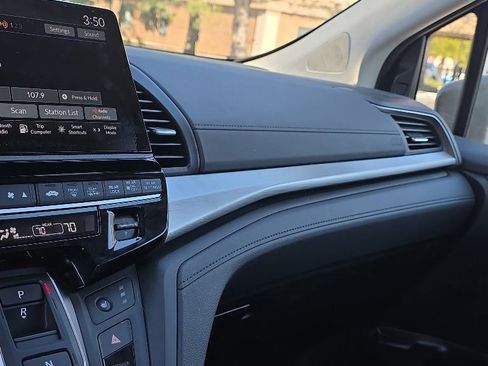 Certified 2025 Honda Odyssey EX-L image 19