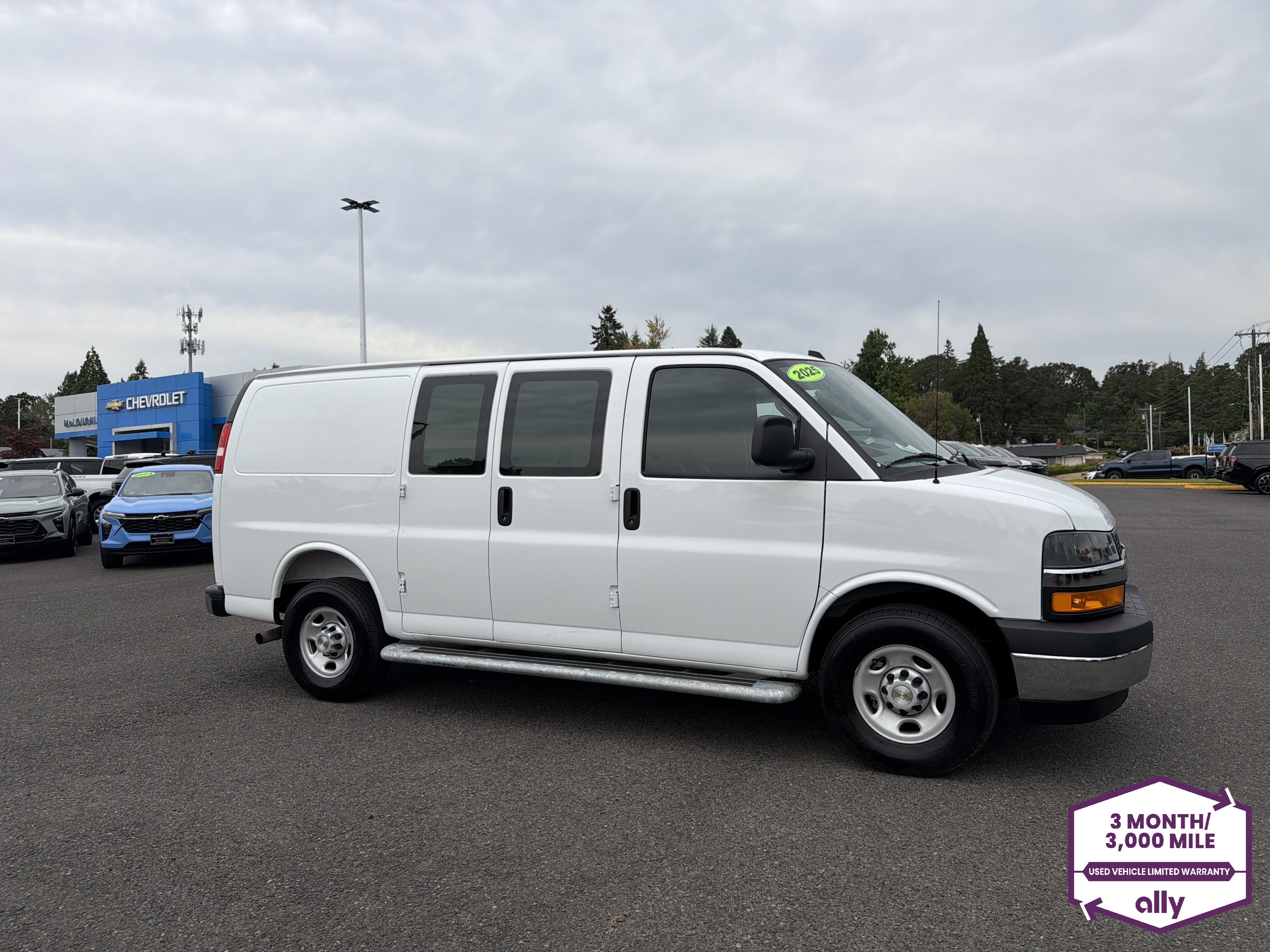 Used 2025 Chevrolet Express 2500 w/ Driver Convenience Package RWD image 7