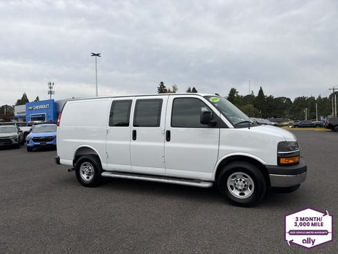 Used 2025 Chevrolet Express 2500 w/ Driver Convenience Package RWD image 7