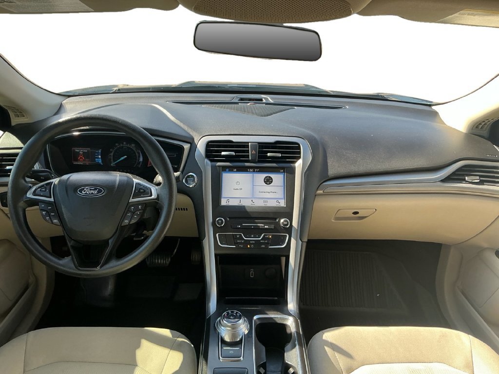 Used 2018 Ford Fusion SE w/ Fusion SE Technology Package FWD image 17