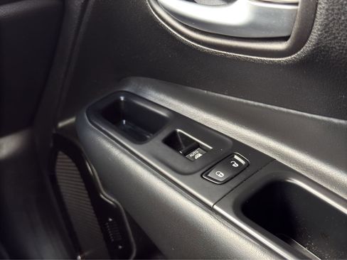 Used 2019 Jeep Renegade Altitude w/ Quick Order Package 2XM image 15