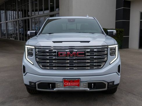 Used 2026 GMC Sierra 1500 Denali AWD/4WD image 2
