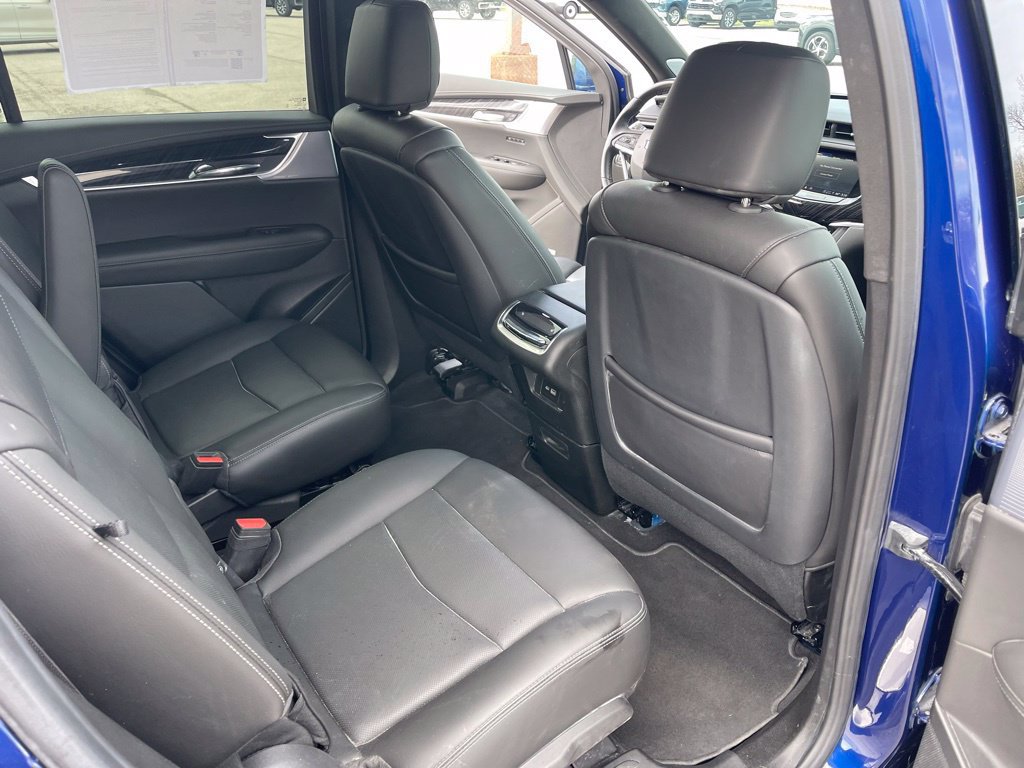 Used 2025 Cadillac XT6 Premium Luxury FWD image 17