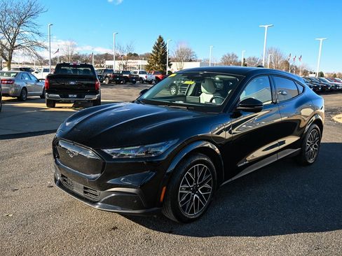 Certified 2025 Ford Mustang Mach-E Premium image 9