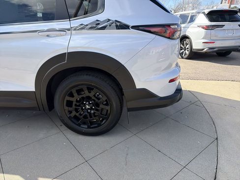 New 2026 Mitsubishi Outlander AWD image 6