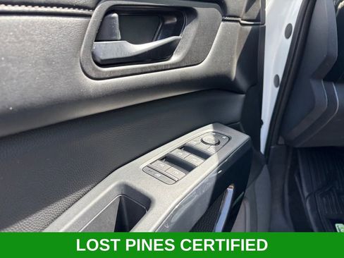 Used 2024 Nissan Pathfinder SV FWD image 21