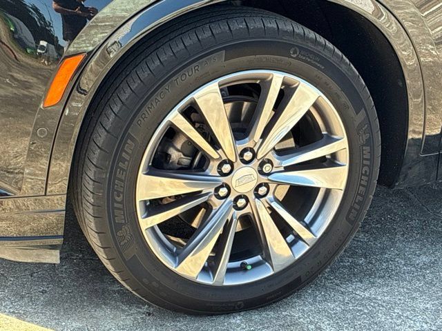Used 2023 Cadillac XT6 Premium Luxury w/ Technology Package FWD image 12