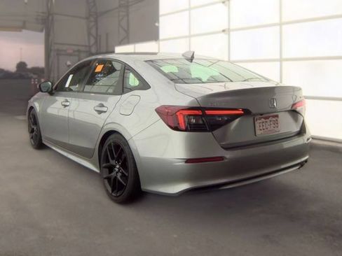 Used 2025 Honda Civic Sport image 4