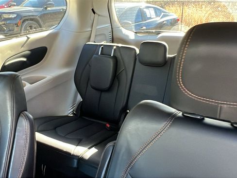 Used 2018 Chrysler Pacifica Touring-L image 24