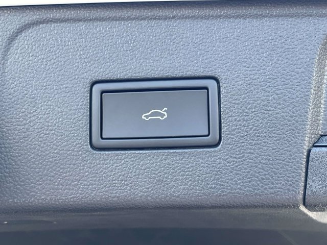 Certified 2026 Volkswagen Atlas SE FWD image 12