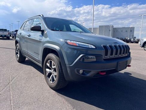 Used 2015 Jeep Cherokee Trailhawk w/ Cold Weather Group image 9