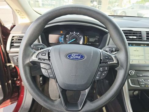 Used 2018 Ford Fusion SE w/ Fusion SE Technology Package FWD image 14