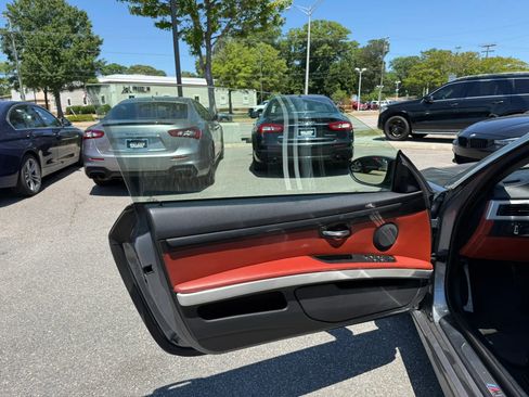 Used 2011 BMW M3 Convertible RWD image 6