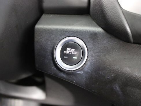 Used 2023 GMC Terrain SLE w/ Driver Convenience Package image 8