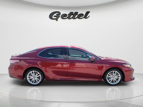 Used 2018 Toyota Camry XLE FWD image 4