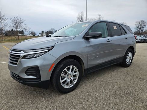 Used 2024 Chevrolet Equinox LS w/ LS Convenience Package image 3