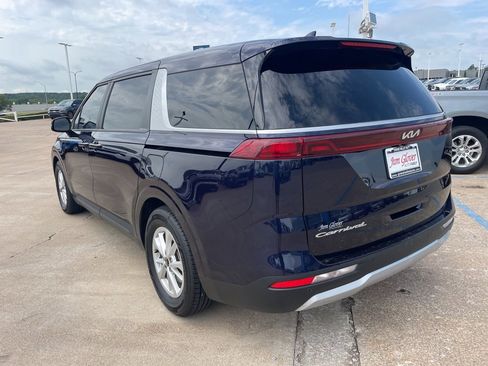 Used 2022 Kia Carnival LX image 7
