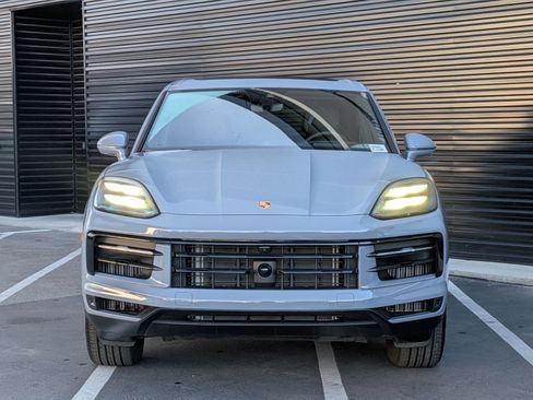Certified 2026 Porsche Cayenne AWD/4WD image 10