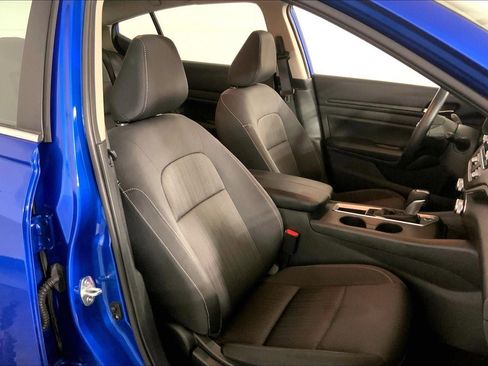 Used 2025 Nissan Altima 2.5 SV FWD image 7