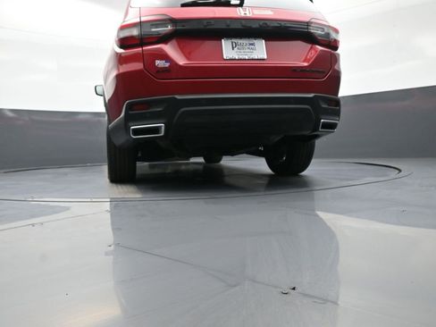 Certified 2025 Honda Pilot Black Edition image 33