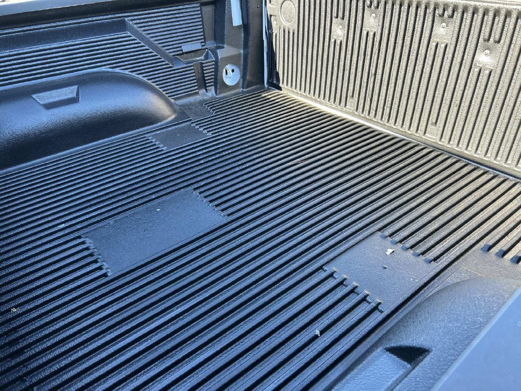 Used 2015 RAM 1500 Express RWD image 17