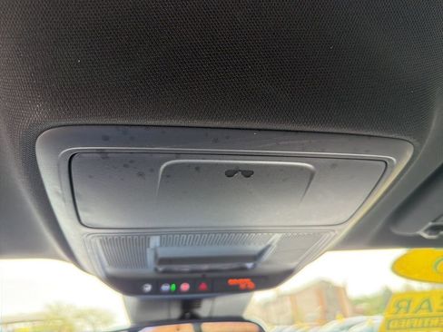 Used 2025 Buick Enclave Sport Touring w/ LPO, Floor Liner Package AWD/4WD image 30