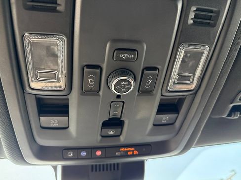 Used 2025 Chevrolet Tahoe High Country AWD/4WD image 44