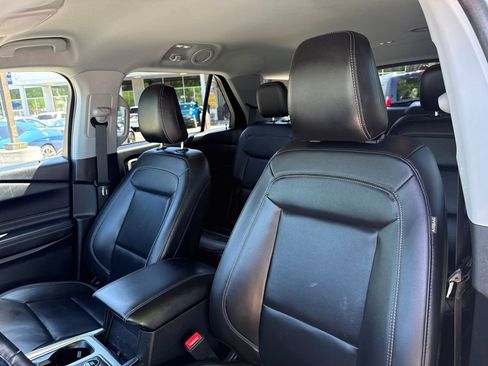 Used 2022 Ford Explorer XLT w/ Equipment Group 202A AWD/4WD image 21