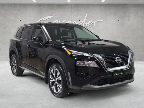 Used 2022 Nissan Rogue SV FWD image 2
