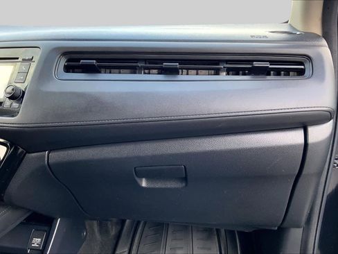 Used 2019 Honda HR-V LX image 18
