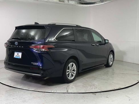 Used 2023 Toyota Sienna Platinum image 2