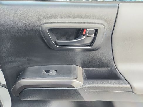 Used 2023 Toyota Tacoma SR5 w/ Technology Package image 31