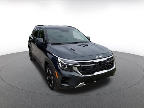 Used 2025 Kia Seltos S FWD image 3