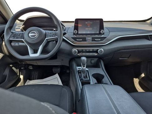 Used 2025 Nissan Altima 2.5 SV FWD image 12