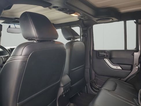 Used 2014 Jeep Wrangler Unlimited Sahara w/ Connectivity Group image 18