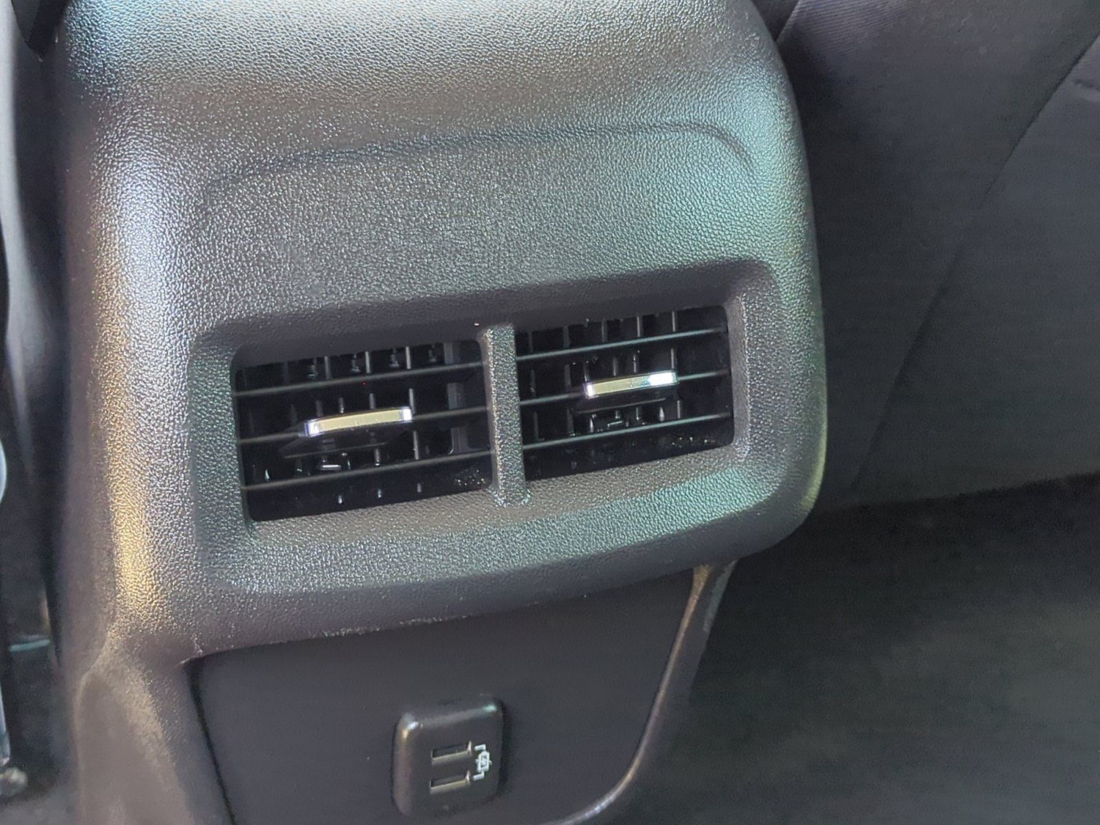 Used 2019 Chevrolet Equinox LS FWD image 31