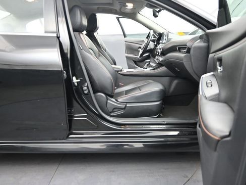 Used 2022 Nissan Sentra SR w/ SR Premium Package FWD image 11