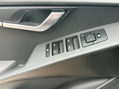 New 2026 Kia Niro LX FWD image 11