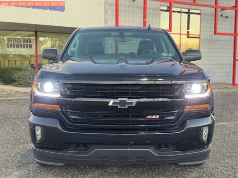 Used 2018 Chevrolet Silverado 1500 LT w/ Midnight Edition image 9