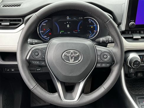Used 2023 Toyota RAV4 XLE Premium image 11