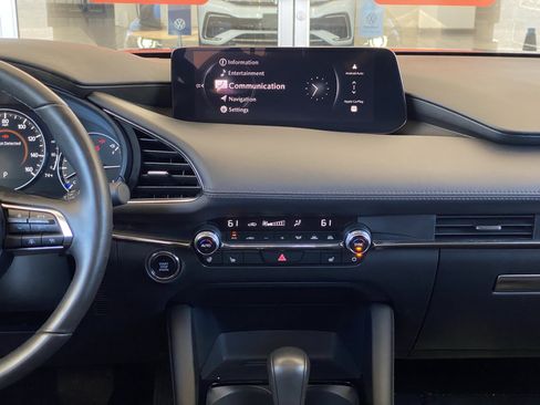 Certified 2025 MAZDA MAZDA3 Hatchback w/Premium Plus Pkg AWD/4WD image 33
