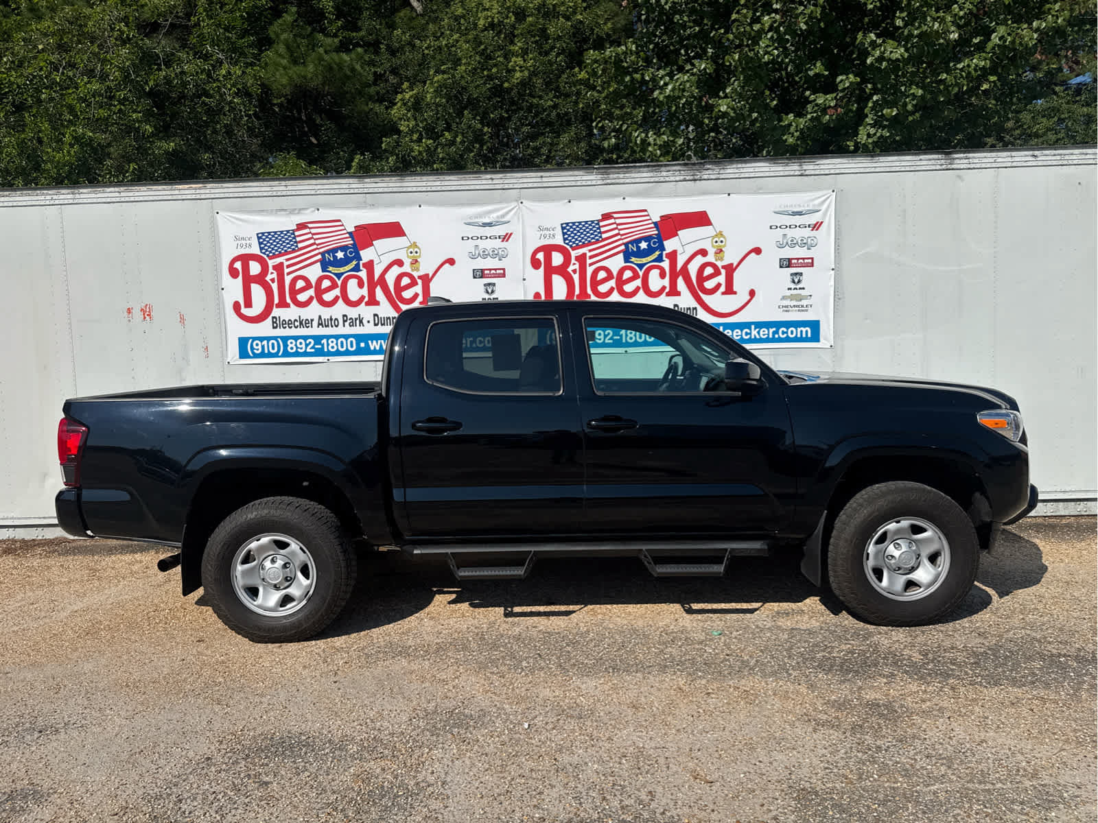 Used 2020 Toyota Tacoma SR AWD/4WD image 2