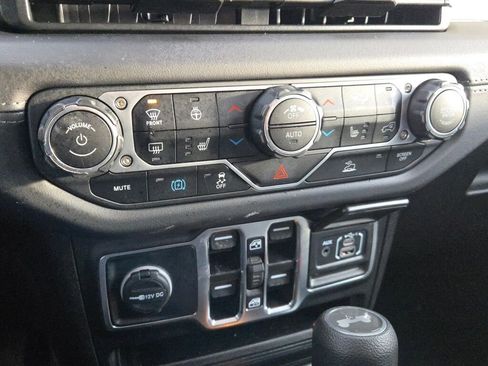 Certified 2025 Jeep Wrangler Unlimited Sahara image 24