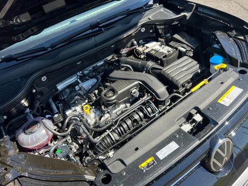 New 2026 Volkswagen Taos SE FWD image 11