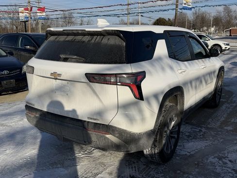 Used 2025 Chevrolet Equinox LT image 3