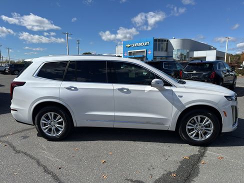 Used 2025 Cadillac XT6 Luxury image 8