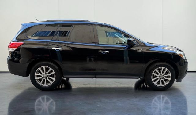 Used 2016 Nissan Pathfinder SV FWD image 8