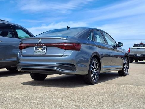 Used 2026 Volkswagen Jetta SE FWD image 5