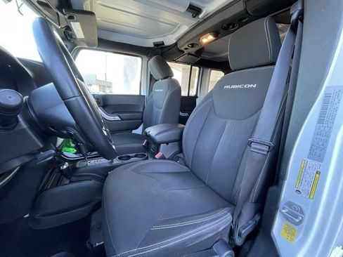 Used 2017 Jeep Wrangler Unlimited Rubicon w/ Connectivity Group image 11