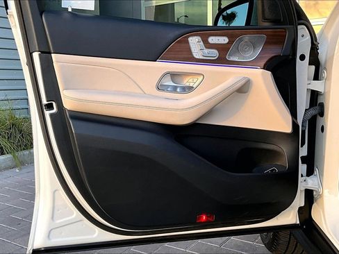 Used 2023 Mercedes-Benz GLS 450 4MATIC image 23